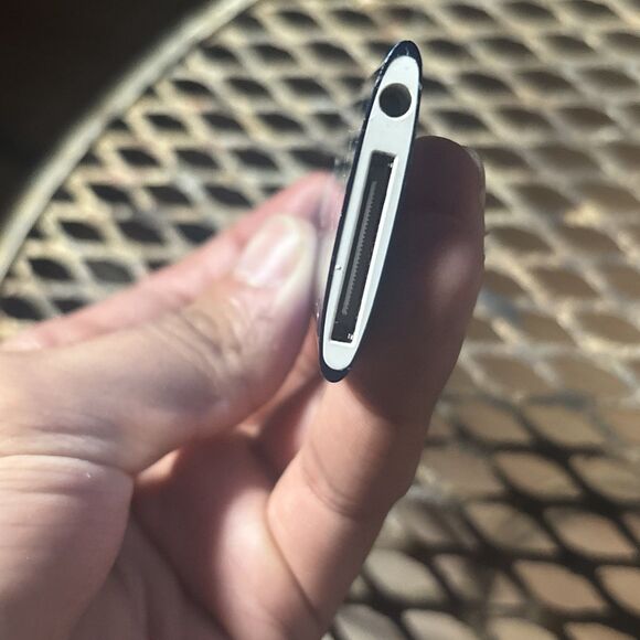 Apple iPod Nano 5th Gen 8GB A1320 Blue NEEDS BATTERY - Picture 5 of 5